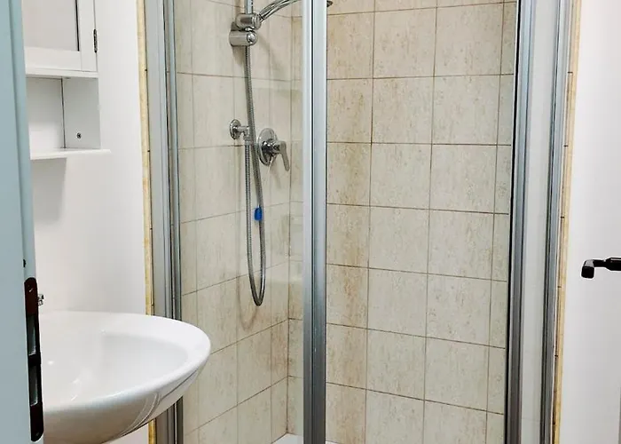 Hostmate - Cardinal Del Monte - 7