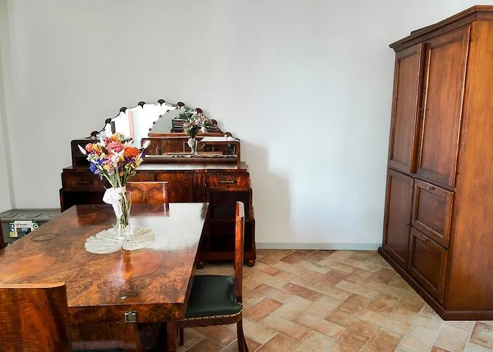 Hostmate - Cardinal Del Monte - 7 *